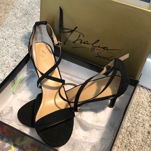 Chic brand new sandals